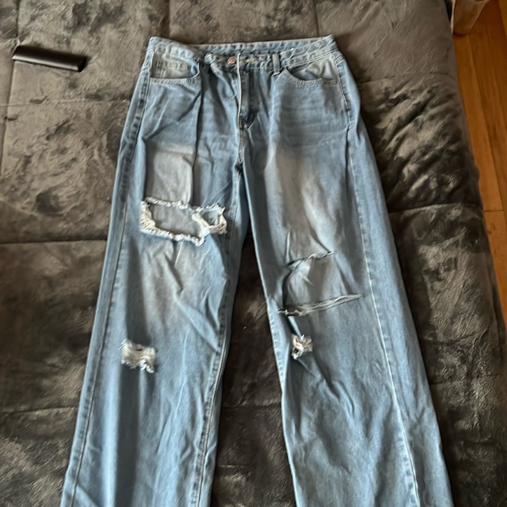 High waisted ripped jeans